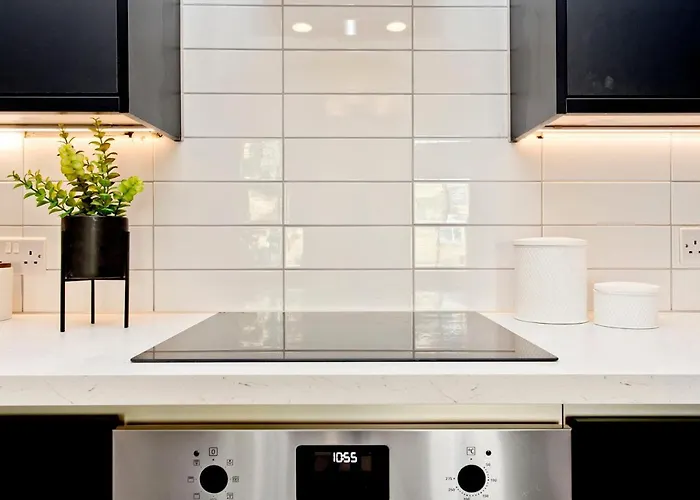 Modern Centre 2 Bedroom 2 Bathroom Apartments, Main Door Ground With Private Parking Edimburgo