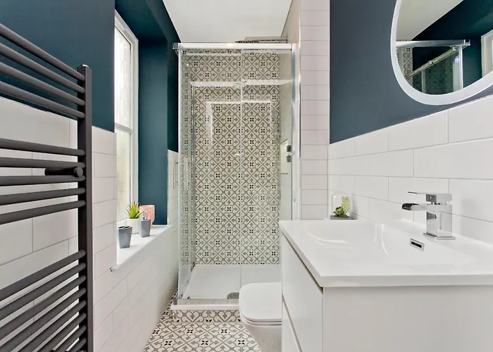 Modern Centre 2 Bedroom 2 Bathroom Apartments, Main Door Ground With Private Parking Apartamento