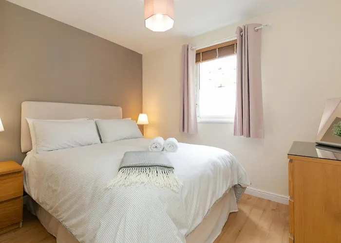 Dicksonfield Quiet Central Family With Parking شقة إدنبرة