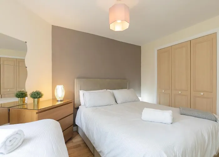 Dicksonfield Quiet Central Family With Parking Апартаменты