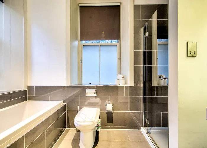 Sumptuous 2br Next To Castle! 爱丁堡