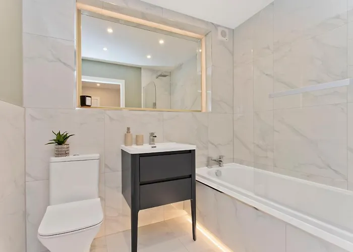 Modern Centre 2 Bedroom 2 Bathroom Apartments, Main Door Ground With Private Parking