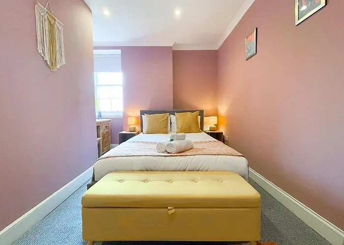 Lively & Energetic 2br On The Royal Mile