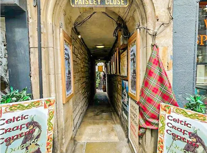 Lively & Energetic 2br On The Royal Mile