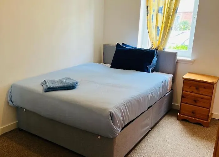 Modern 2bed 2bath Ground Floor *