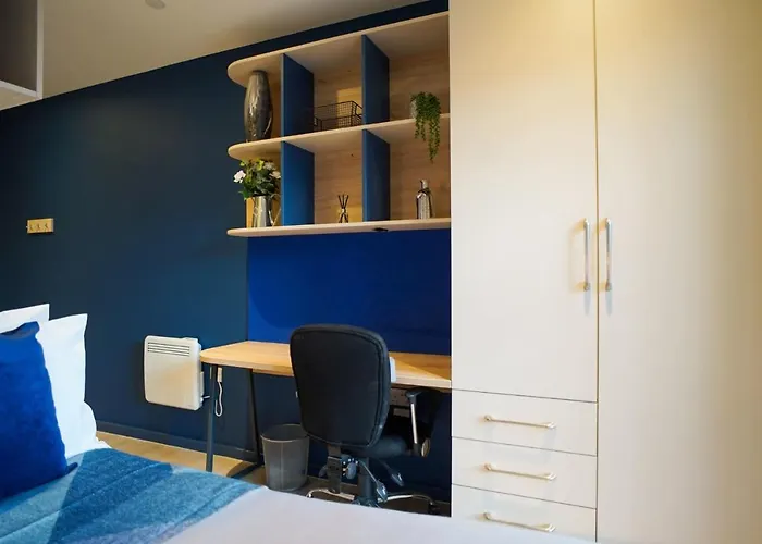 For Students Only - Straits Meadow In Centre Apartment