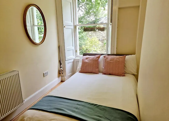 Georgian 2 Bedroom Apartment