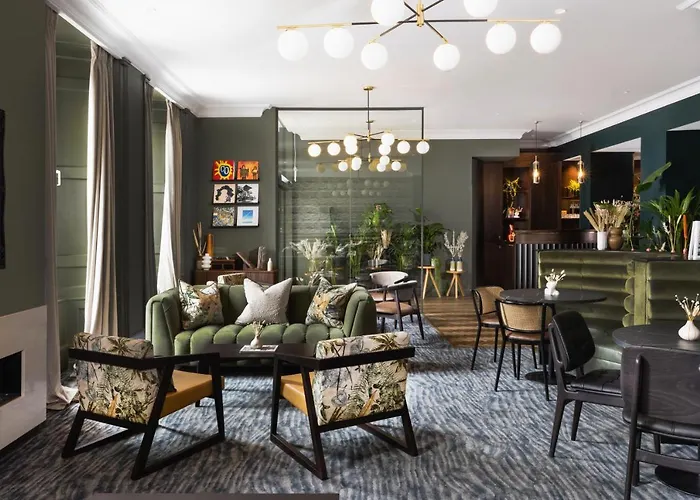 Heeton Concept Queen Street 4*