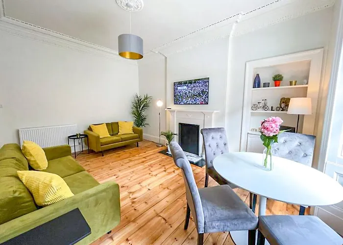 Desirable 2 Bed Near Castle דירה