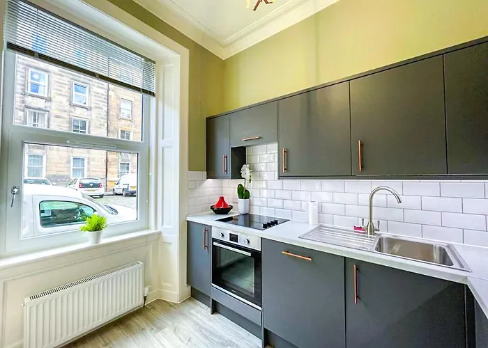 Desirable 2 Bed Near Castle דירה אדינבורו