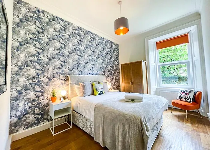 Desirable 2 Bed Near Castle אדינבורו