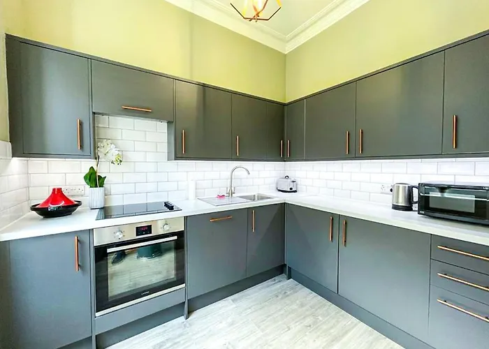 Desirable 2 Bed Near Castle אדינבורו