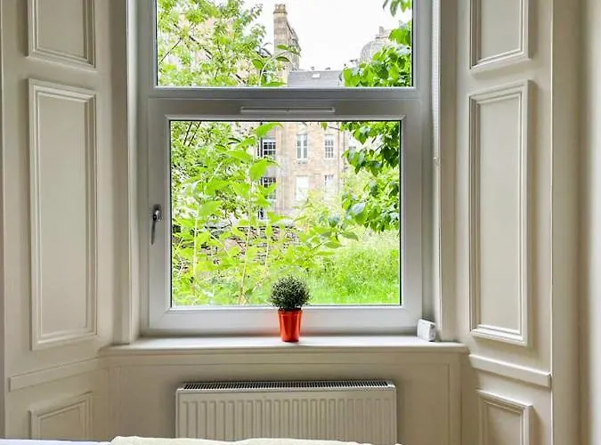 Desirable 2 Bed Near Castle אדינבורו