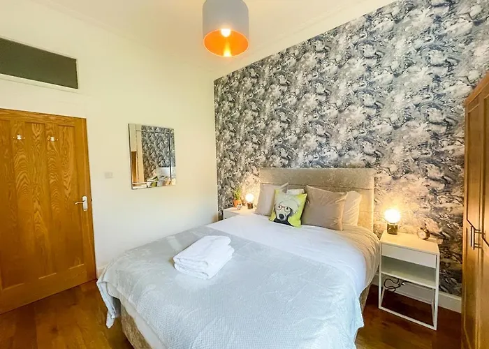 דירה Desirable 2 Bed Near Castle אדינבורו