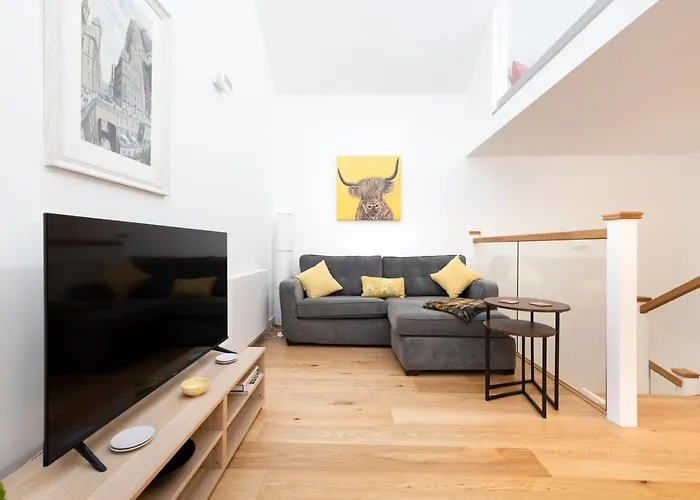 Modern 3-storey 3-bedroom