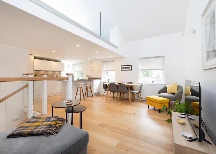 Daire Modern 3-storey 3-bedroom