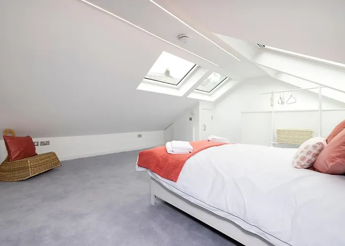 Daire Modern 3-storey 3-bedroom *