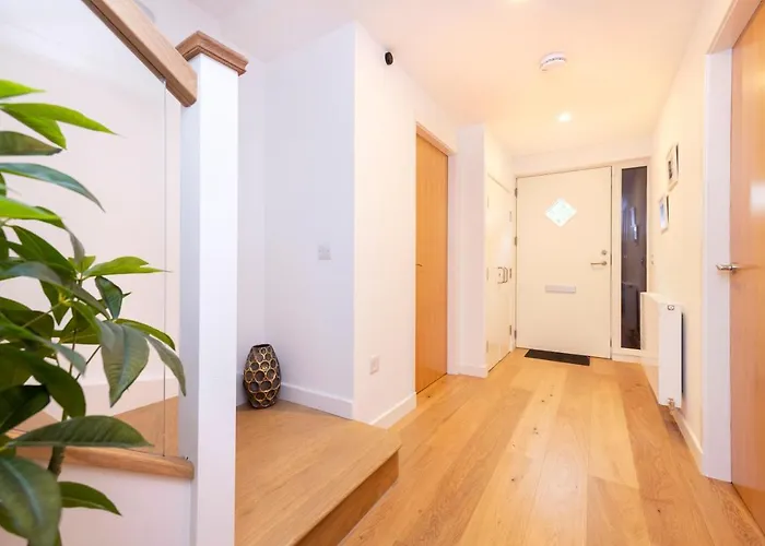 Modern 3-storey 3-bedroom * Edinburgh