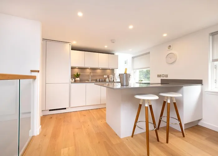 Daire Modern 3-storey 3-bedroom *