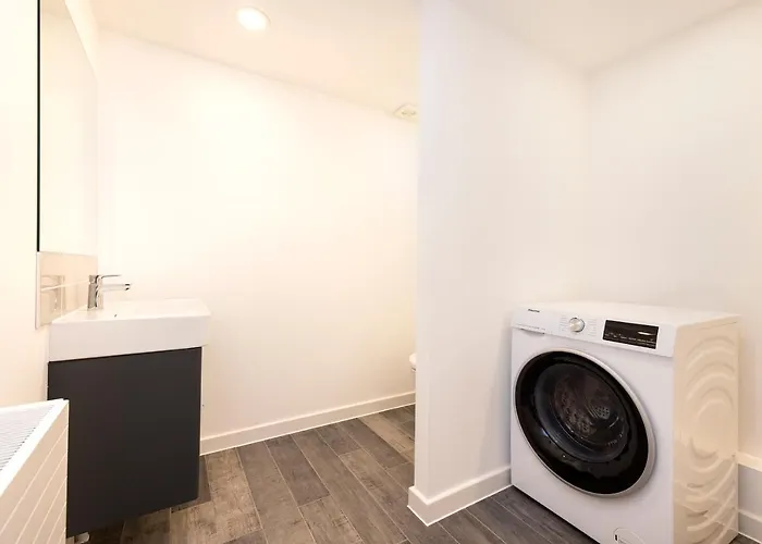 Modern 3-storey 3-bedroom * Edinburgh