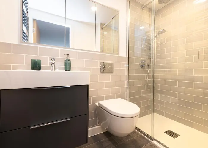 Modern 3-storey 3-bedroom *