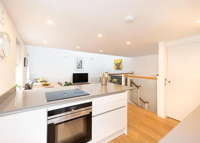 Daire Modern 3-storey 3-bedroom *