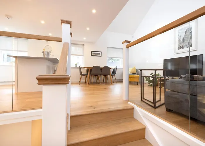 Modern 3-storey 3-bedroom * Edinburgh