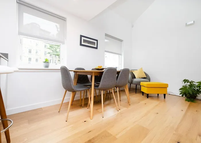 Daire Modern 3-storey 3-bedroom Edinburgh