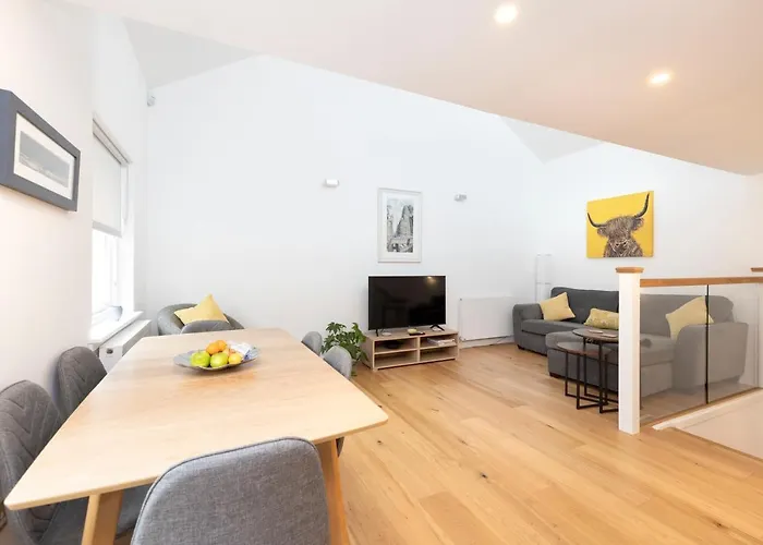 Modern 3-storey 3-bedroom * Edinburgh