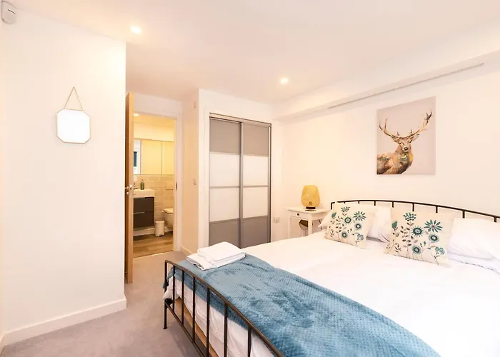 Daire Modern 3-storey 3-bedroom Edinburgh