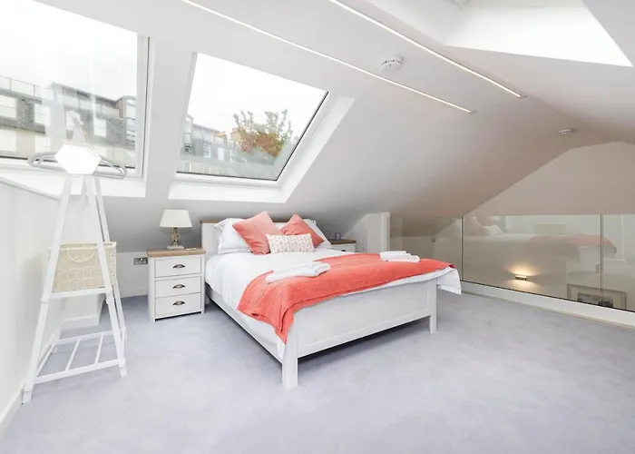 Modern 3-storey 3-bedroom Edinburgh