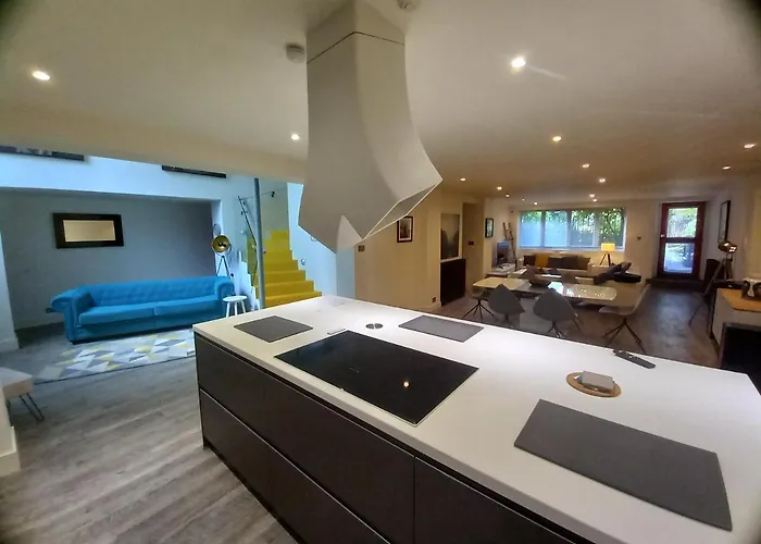 Luxury Architect Designed 13 Mins To Royal Mile Holiday home