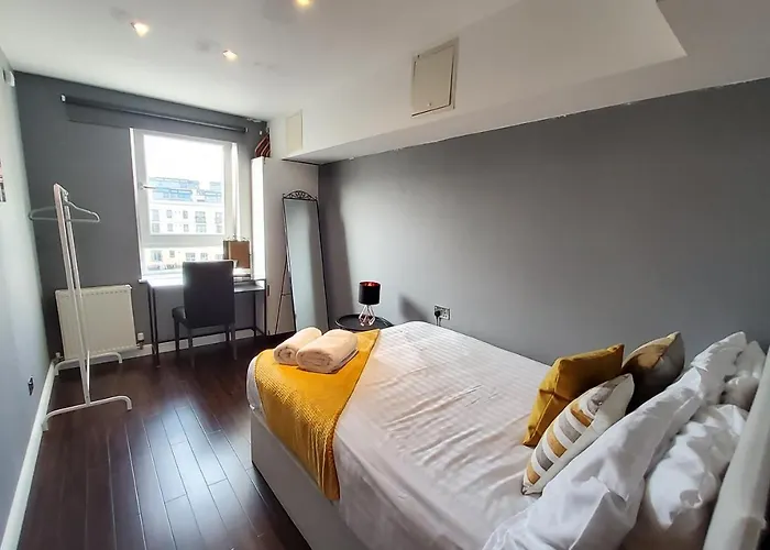 4 Separate Beds, Sleeps 6, Beautiful 2 Bed אדינבורו