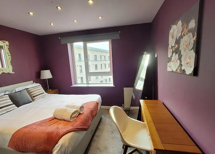 4 Separate Beds, Sleeps 6, Beautiful 2 Bed * אדינבורו