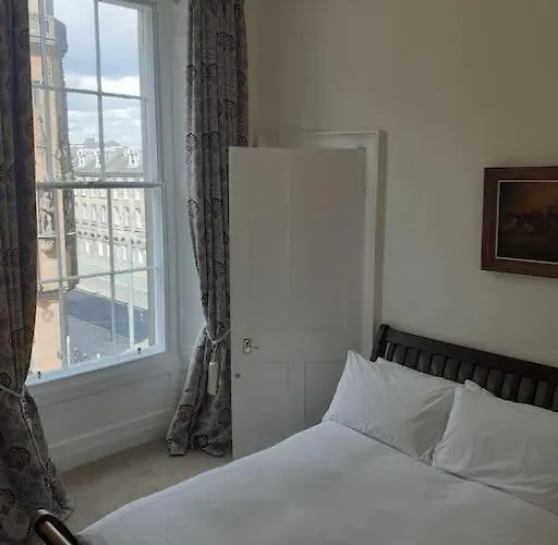 St Quarter 2 Bed *