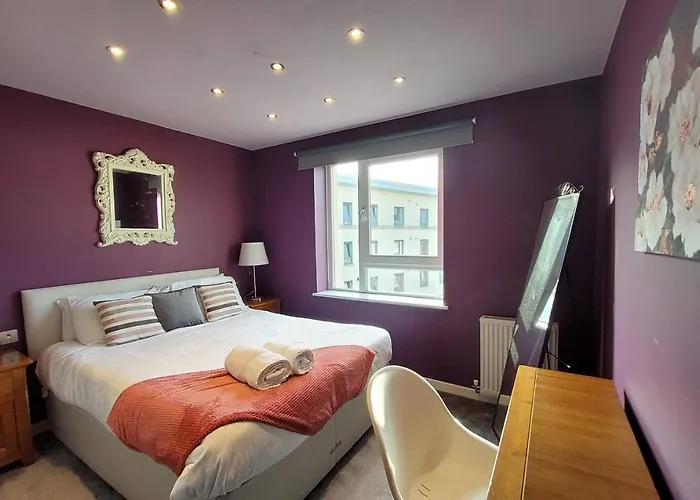 4 Separate Beds, Sleeps 6, Beautiful 2 Bed דירה אדינבורו