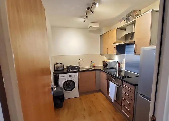 4 Separate Beds, Sleeps 6, Beautiful 2 Bed * אדינבורו