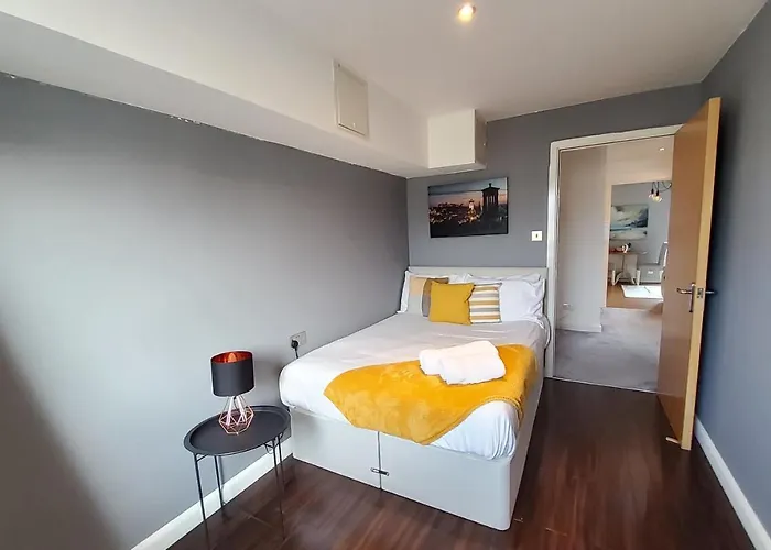 4 Separate Beds, Sleeps 6, Beautiful 2 Bed * אדינבורו