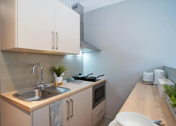 For Students Only - Straits Meadow In Centre * Edinburgh