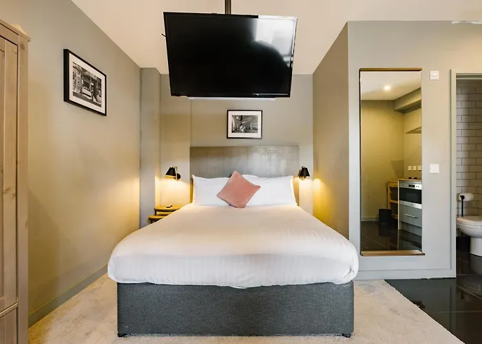 Towerbridge64 فندق