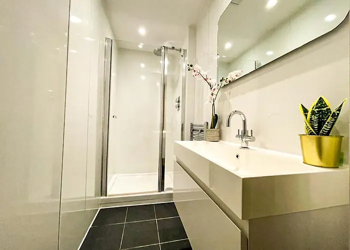 דירה Desirable 2 Bed Near Castle אדינבורו