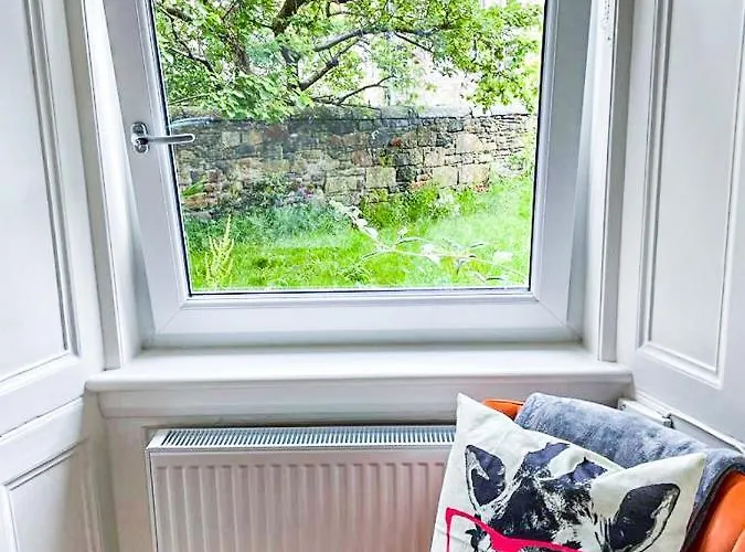 Desirable 2 Bed Near Castle דירה אדינבורו