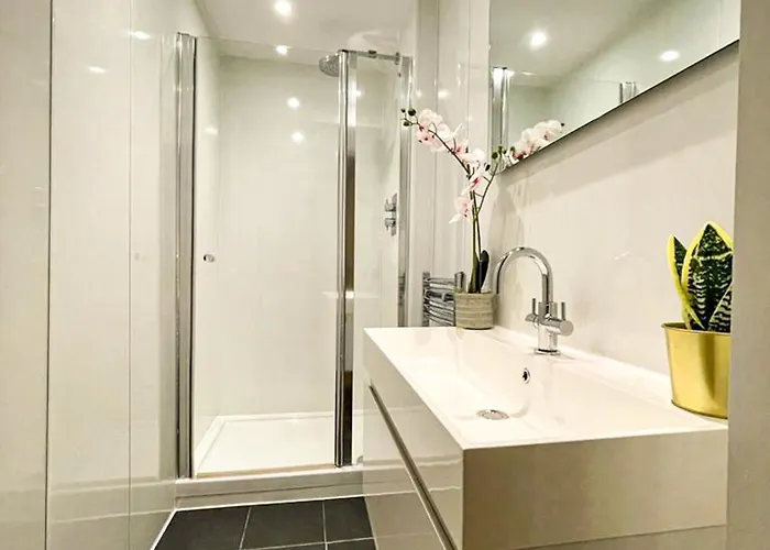 דירה Desirable 2 Bed Near Castle אדינבורו