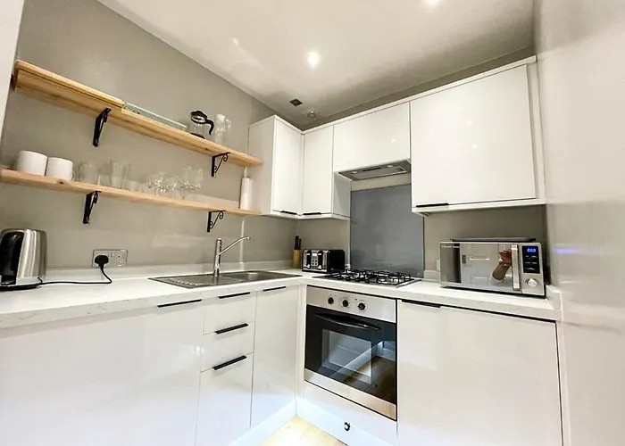 Charming 3 Bed In Old Town *