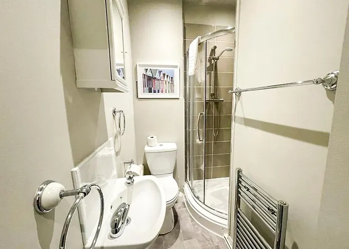 Charming 3 Bed In Old Town דירה