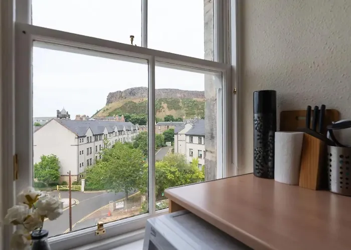 Cosy 2 Bedroom In Old Town Apartment