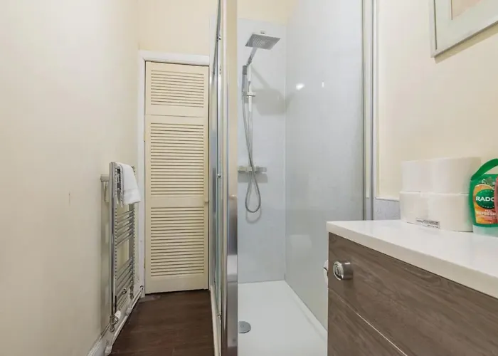 Cosy 2 Bedroom In Old Town Apartment Edinburgh