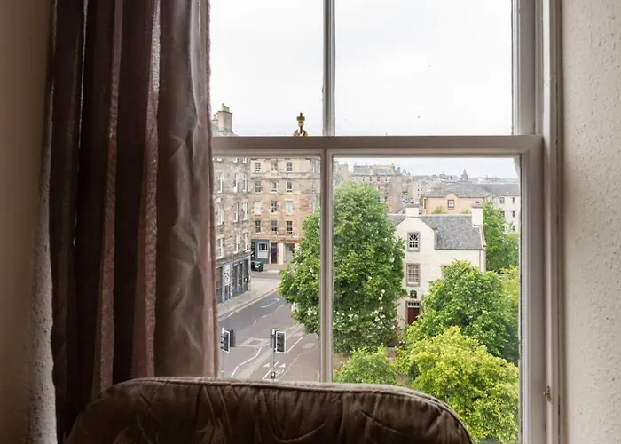 Cosy 2 Bedroom In Old Town Edinburgh