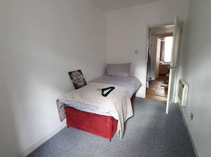 Lovely 2 Bedroom Flat In The Heart Of The