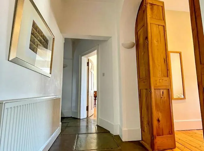 דירה Incredible St Andrew's Sq - 2 Bed In The Sky